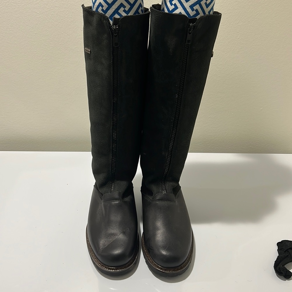 Like new, knee high winter boots, womens